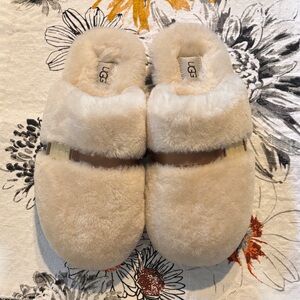 Size 9, never worn UGG Plush Slippers